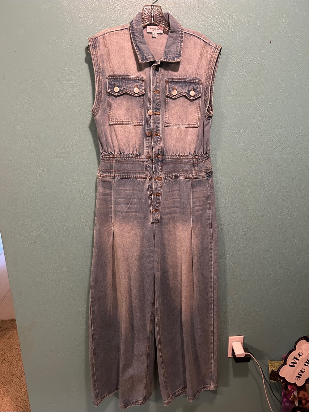 eesome Sleeveless Wide-Leg Denim Jumpsuit - Light Blue